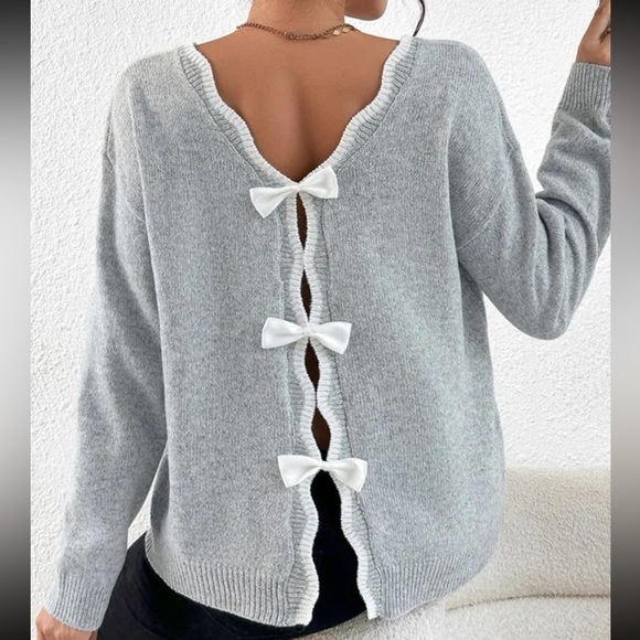 Tops - NWOT-Gray And White Bow Sweater
